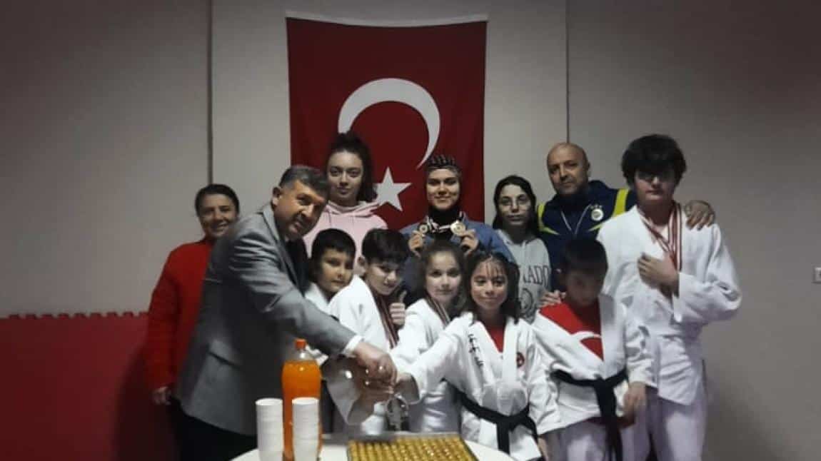 Türkiye Ju Jitsu Şampiyonasına katılan takımızı birinciliklerle döndü.